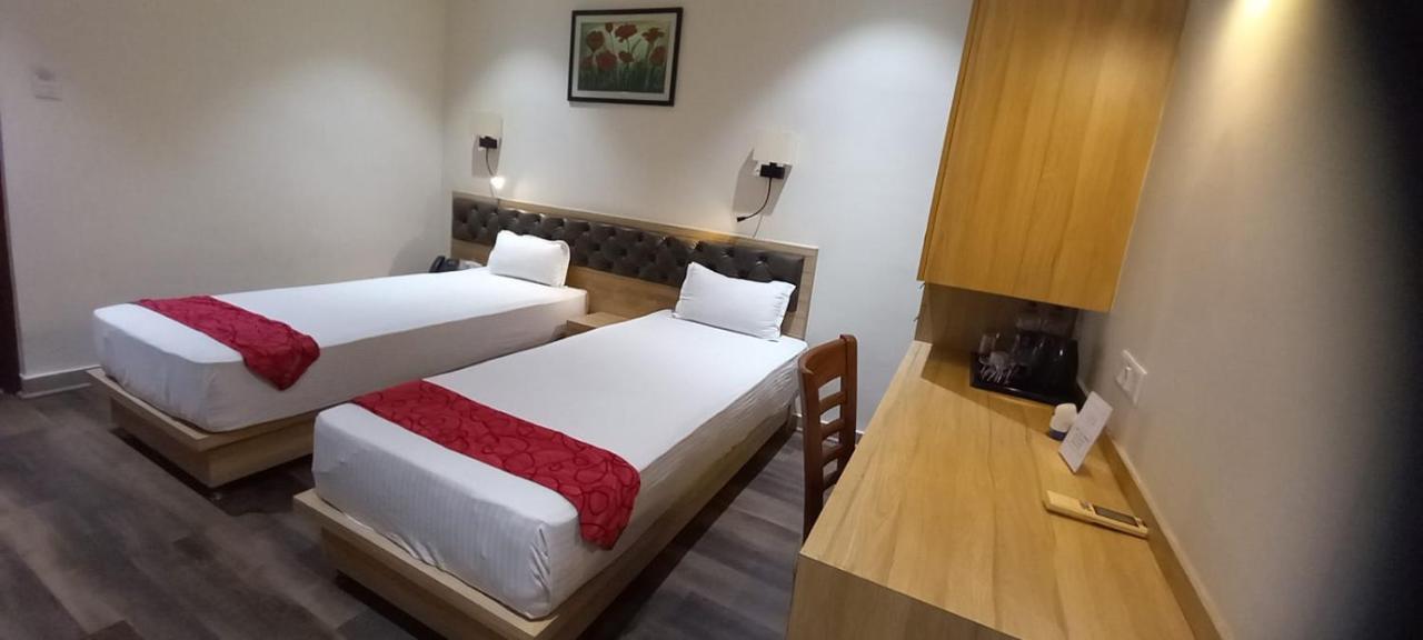 Ojas Hotel & Resort Durgāpur Extérieur photo