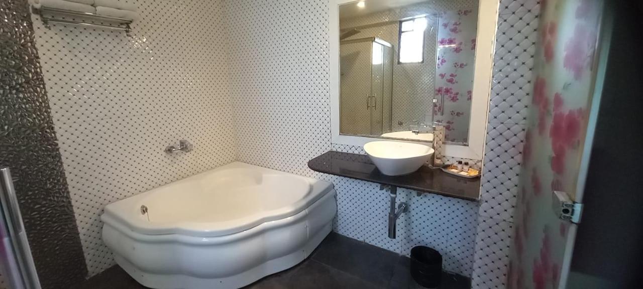 Ojas Hotel & Resort Durgāpur Extérieur photo